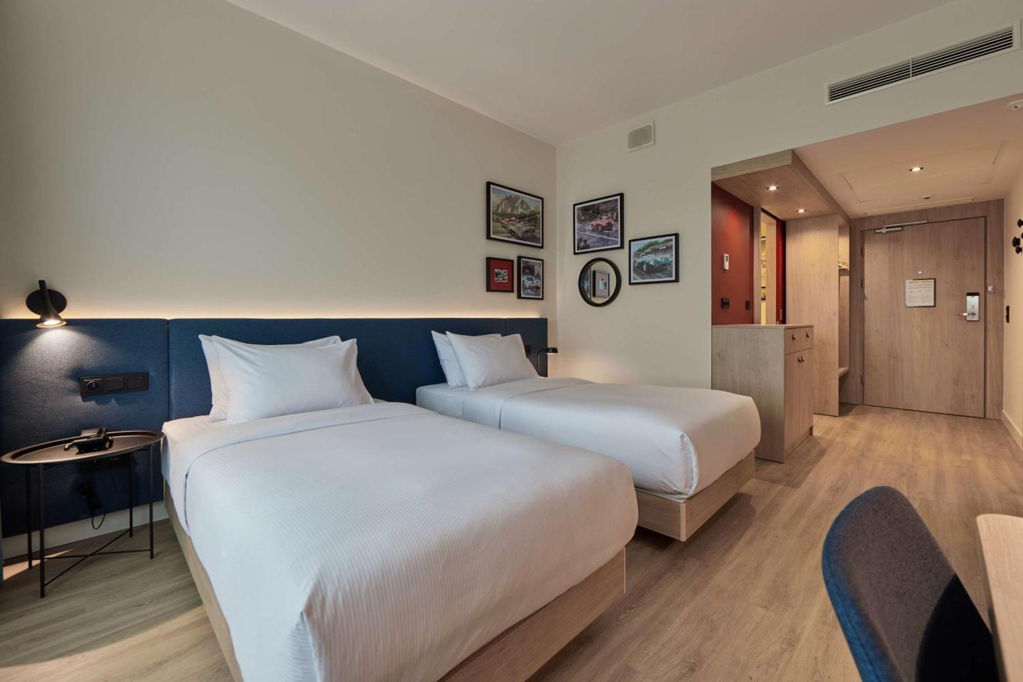 Hampton By Hilton Poznan Swarzedz Hotel Exterior photo