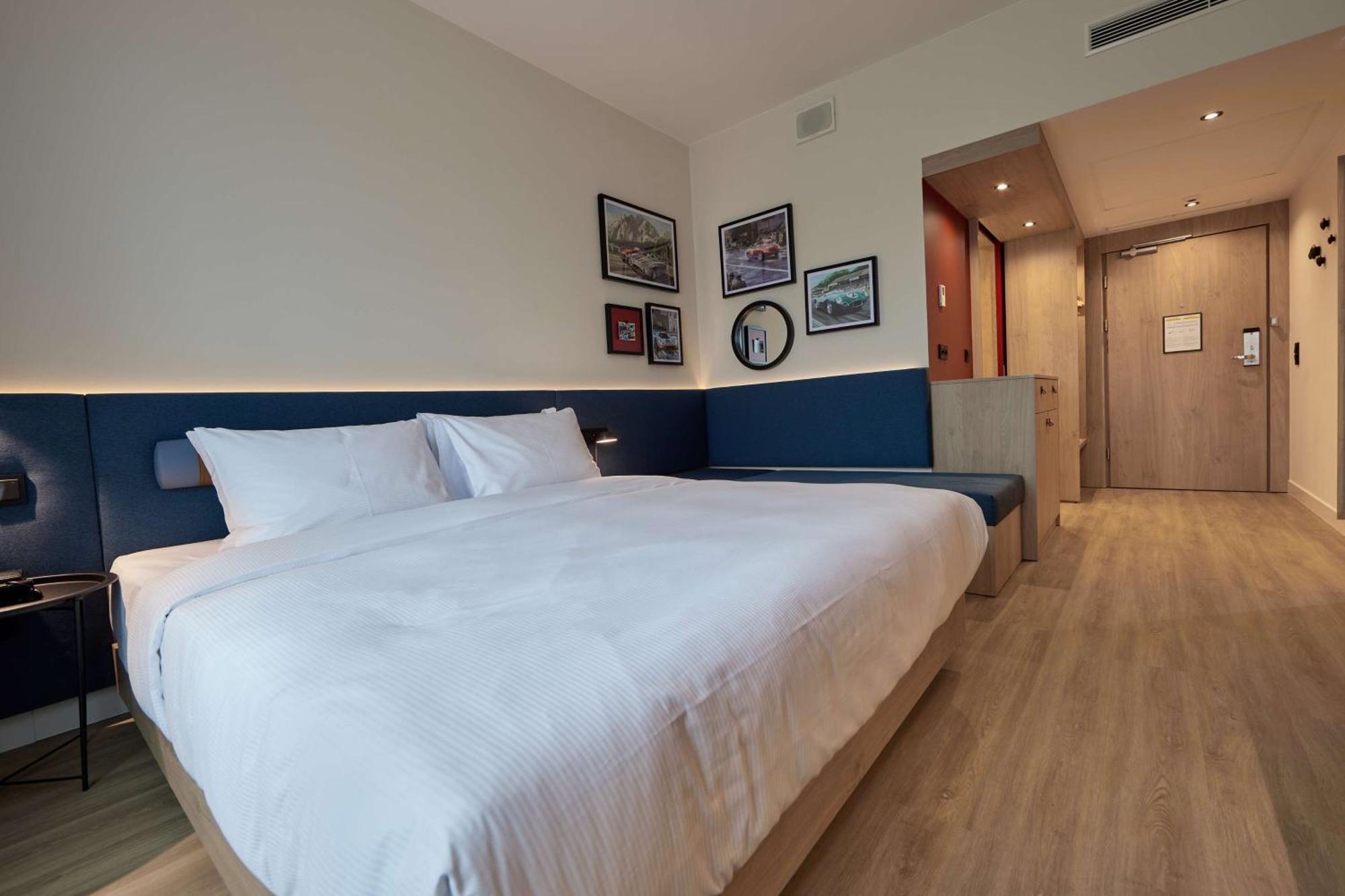 Hampton By Hilton Poznan Swarzedz Hotel Exterior photo