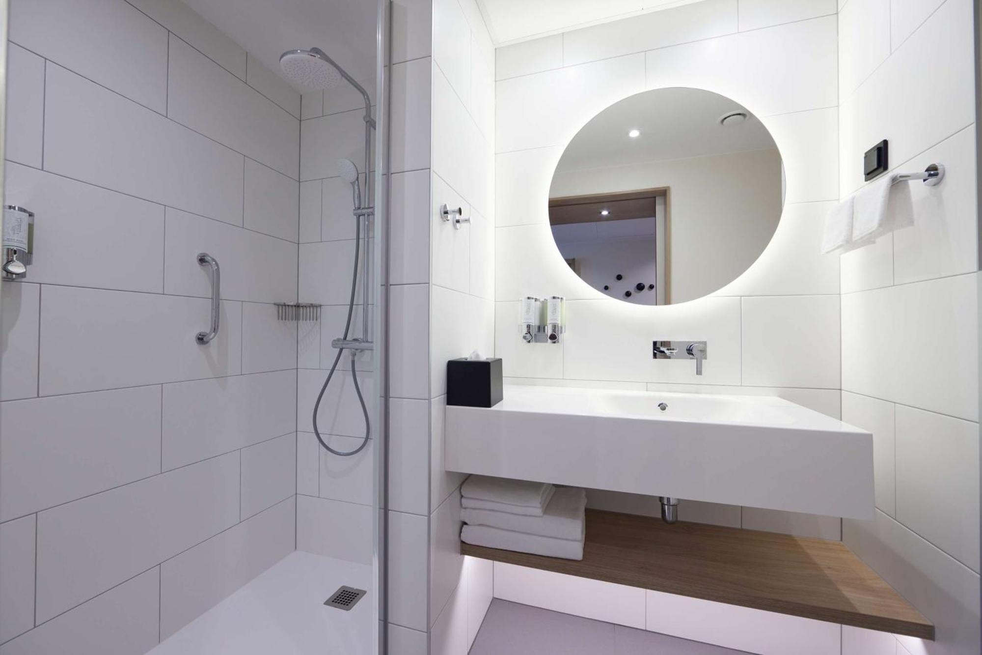 Hampton By Hilton Poznan Swarzedz Hotel Exterior photo